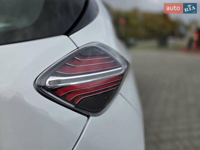 Белый Рено Зое, объемом двигателя 0 л и пробегом 151 тыс. км за 11000 $, фото 11 на Automoto.ua