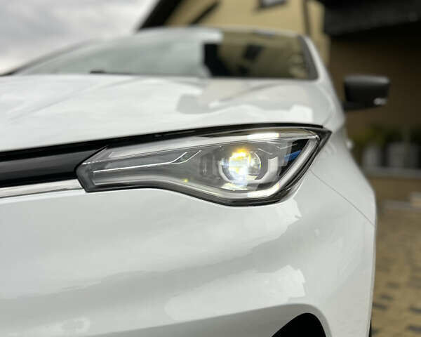 Білий Рено Зое, об'ємом двигуна 0 л та пробігом 95 тис. км за 11999 $, фото 35 на Automoto.ua