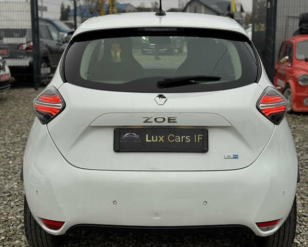 Белый Рено Зое, объемом двигателя 0 л и пробегом 74 тыс. км за 12300 $, фото 37 на Automoto.ua