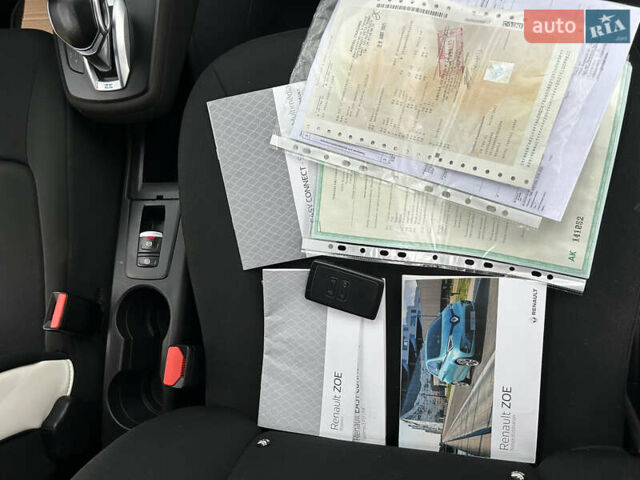 Белый Рено Зое, объемом двигателя 0 л и пробегом 95 тыс. км за 11650 $, фото 81 на Automoto.ua