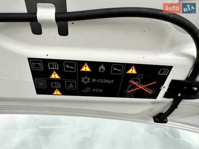 Рено Зое 2021 в Мукачеве на Automoto.ua Белый Рено Зое, объемом двигателя 0 л и пробегом 81 тыс. км за 11999 $, фото 60 на Automoto.ua