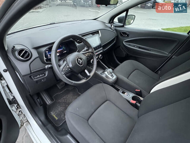 Белый Рено Зое, объемом двигателя 0 л и пробегом 56 тыс. км за 11999 $, фото 10 на Automoto.ua