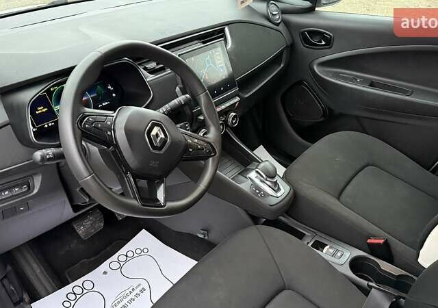 Белый Рено Зое, объемом двигателя 0 л и пробегом 85 тыс. км за 9989 $, фото 7 на Automoto.ua