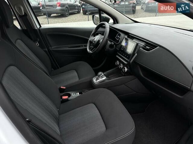 Білий Рено Зое, об'ємом двигуна 0 л та пробігом 49 тис. км за 12500 $, фото 9 на Automoto.ua