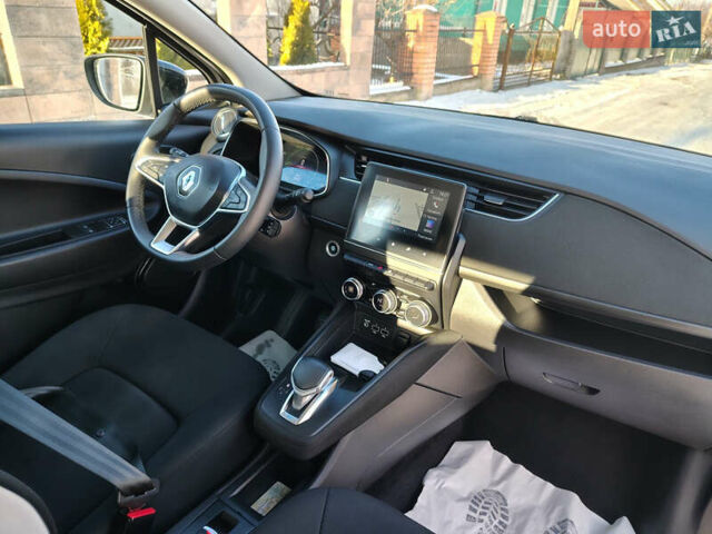 Белый Рено Зое, объемом двигателя 0 л и пробегом 88 тыс. км за 11800 $, фото 15 на Automoto.ua
