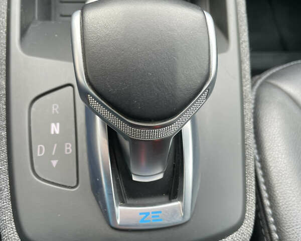 Белый Рено Зое, объемом двигателя 0 л и пробегом 126 тыс. км за 11950 $, фото 23 на Automoto.ua