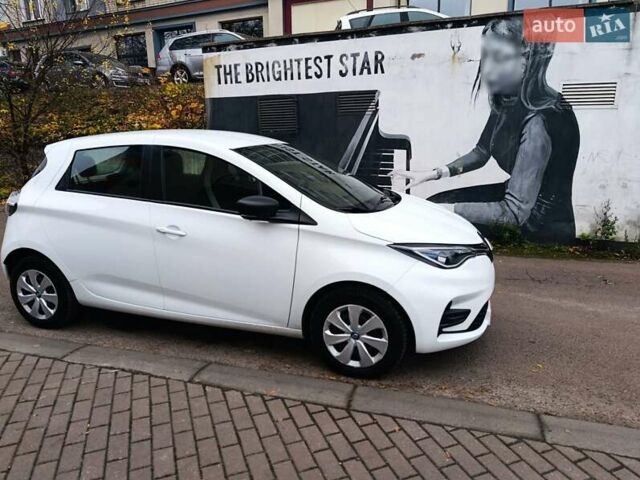 Белый Рено Зое, объемом двигателя 0 л и пробегом 82 тыс. км за 11600 $, фото 2 на Automoto.ua