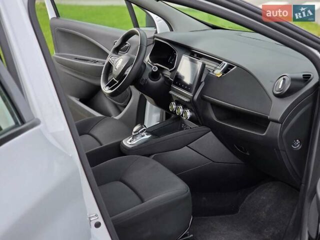 Белый Рено Зое, объемом двигателя 0 л и пробегом 151 тыс. км за 11000 $, фото 3 на Automoto.ua
