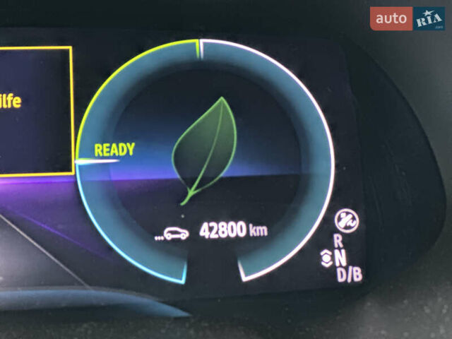 Белый Рено Зое, объемом двигателя 0 л и пробегом 43 тыс. км за 8800 $, фото 10 на Automoto.ua