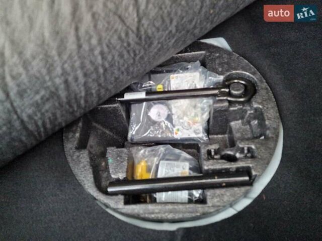 Білий Рено Зое, об'ємом двигуна 0 л та пробігом 30 тис. км за 12900 $, фото 48 на Automoto.ua