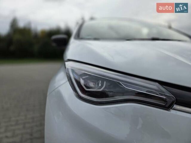 Белый Рено Зое, объемом двигателя 0 л и пробегом 151 тыс. км за 11000 $, фото 10 на Automoto.ua