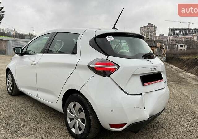 Белый Рено Зое, объемом двигателя 0 л и пробегом 85 тыс. км за 9989 $, фото 1 на Automoto.ua