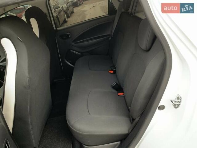 Білий Рено Зое, об'ємом двигуна 0 л та пробігом 124 тис. км за 11955 $, фото 26 на Automoto.ua