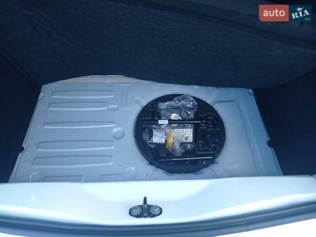 Белый Рено Зое, объемом двигателя 0 л и пробегом 110 тыс. км за 11625 $, фото 10 на Automoto.ua