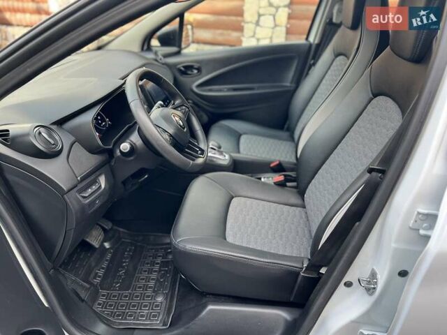 Белый Рено Зое, объемом двигателя 0 л и пробегом 26 тыс. км за 12300 $, фото 17 на Automoto.ua