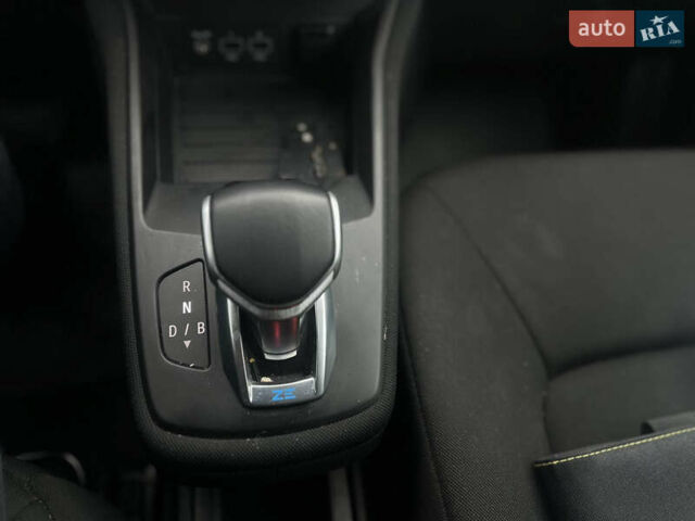 Белый Рено Зое, объемом двигателя 0 л и пробегом 43 тыс. км за 8800 $, фото 12 на Automoto.ua