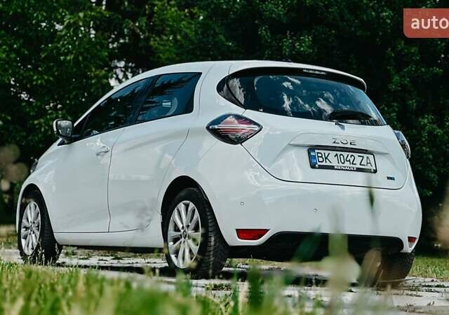 Белый Рено Зое, объемом двигателя 0 л и пробегом 36 тыс. км за 14200 $, фото 2 на Automoto.ua