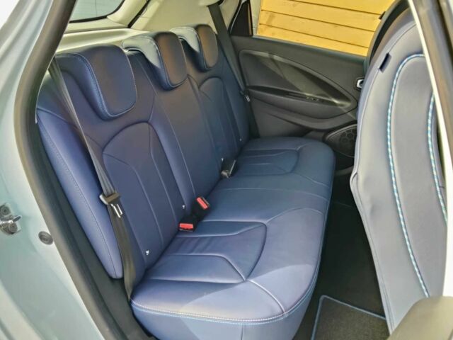 Білий Рено Зое, об'ємом двигуна 0 л та пробігом 14 тис. км за 4500 $, фото 11 на Automoto.ua