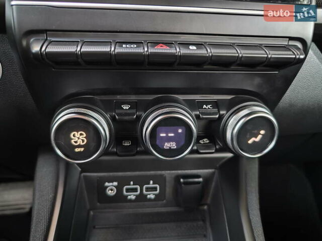 Белый Рено Зое, объемом двигателя 0 л и пробегом 53 тыс. км за 12300 $, фото 24 на Automoto.ua