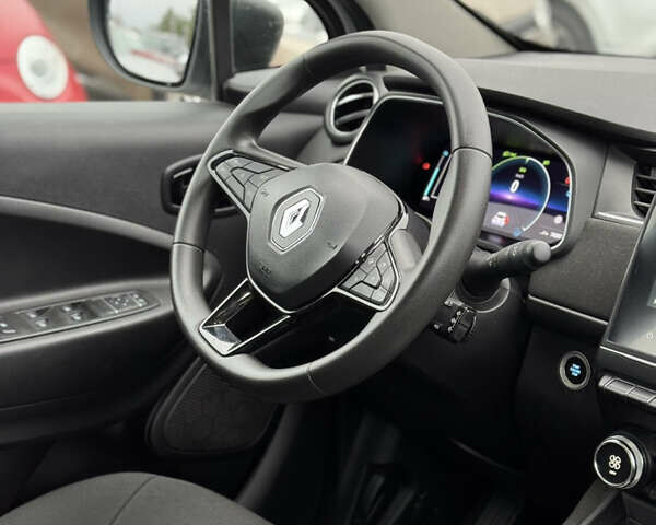 Белый Рено Зое, объемом двигателя 0 л и пробегом 74 тыс. км за 12300 $, фото 31 на Automoto.ua