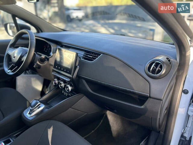 Белый Рено Зое, объемом двигателя 0 л и пробегом 86 тыс. км за 11800 $, фото 13 на Automoto.ua