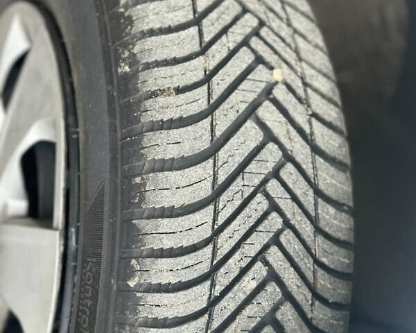 Белый Рено Зое, объемом двигателя 0 л и пробегом 43 тыс. км за 8800 $, фото 15 на Automoto.ua