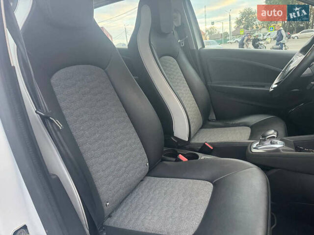 Белый Рено Зое, объемом двигателя 0 л и пробегом 38 тыс. км за 11900 $, фото 21 на Automoto.ua