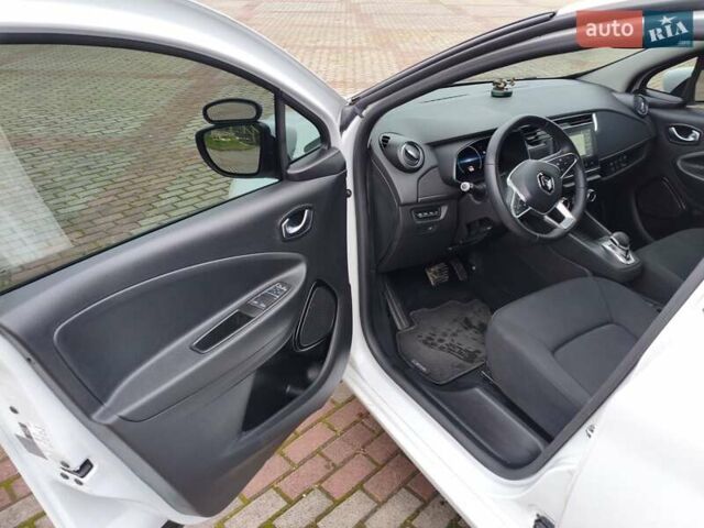 Белый Рено Зое, объемом двигателя 0 л и пробегом 92 тыс. км за 13600 $, фото 11 на Automoto.ua