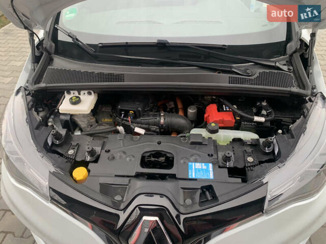 Белый Рено Зое, объемом двигателя 0 л и пробегом 82 тыс. км за 13800 $, фото 17 на Automoto.ua