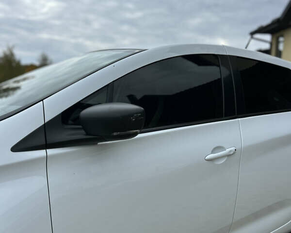 Білий Рено Зое, об'ємом двигуна 0 л та пробігом 95 тис. км за 11999 $, фото 21 на Automoto.ua