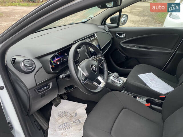 Белый Рено Зое, объемом двигателя 0 л и пробегом 88 тыс. км за 11700 $, фото 6 на Automoto.ua