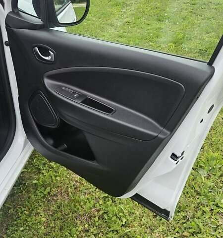 Рено Зое 2021 в Тернополе на Automoto.ua Белый Рено Зое, объемом двигателя 0 л и пробегом 51 тыс. км за 12999 $, фото 47 на Automoto.ua