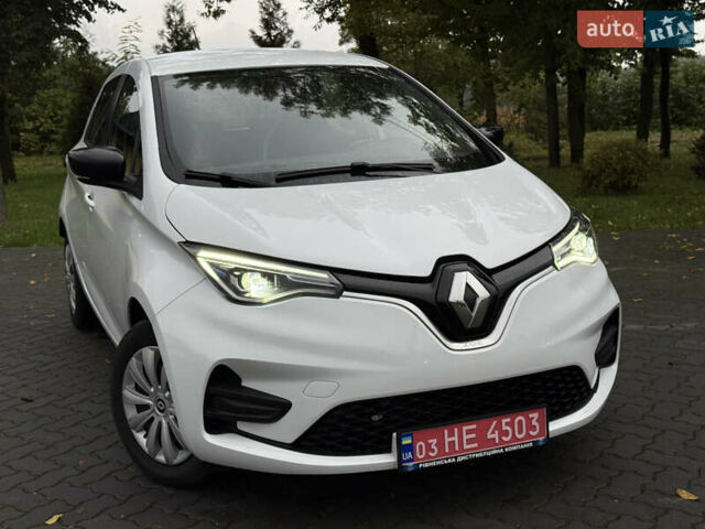 Белый Рено Зое, объемом двигателя 0 л и пробегом 80 тыс. км за 12450 $, фото 6 на Automoto.ua