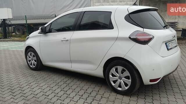 Белый Рено Зое, объемом двигателя 0 л и пробегом 76 тыс. км за 11000 $, фото 6 на Automoto.ua