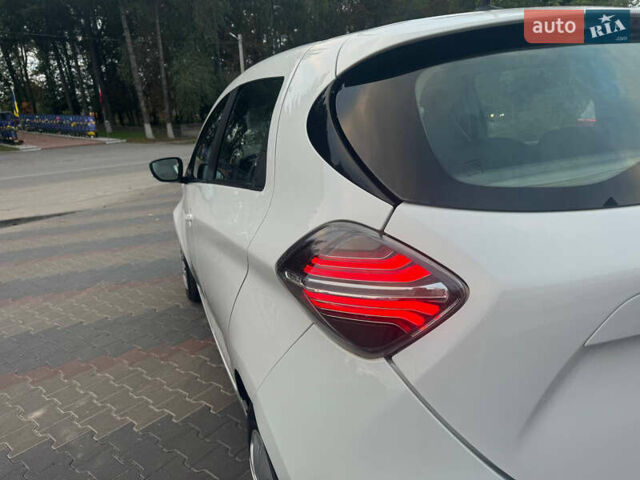Белый Рено Зое, объемом двигателя 0 л и пробегом 38 тыс. км за 11900 $, фото 6 на Automoto.ua