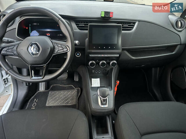 Білий Рено Зое, об'ємом двигуна 0 л та пробігом 37 тис. км за 9600 $, фото 10 на Automoto.ua