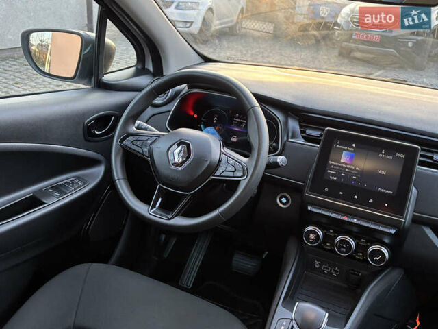 Белый Рено Зое, объемом двигателя 0 л и пробегом 29 тыс. км за 11999 $, фото 19 на Automoto.ua