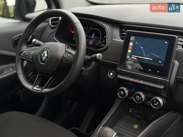 Белый Рено Зое, объемом двигателя 0 л и пробегом 80 тыс. км за 12450 $, фото 24 на Automoto.ua