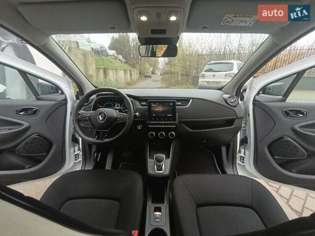 Белый Рено Зое, объемом двигателя 0 л и пробегом 82 тыс. км за 11600 $, фото 18 на Automoto.ua