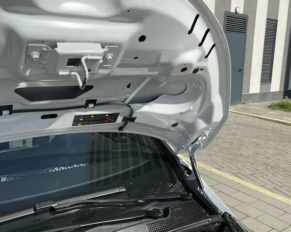 Белый Рено Зое, объемом двигателя 0 л и пробегом 31 тыс. км за 13800 $, фото 8 на Automoto.ua