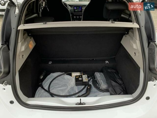 Білий Рено Зое, об'ємом двигуна 0 л та пробігом 124 тис. км за 11955 $, фото 27 на Automoto.ua