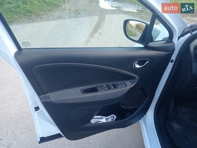 Белый Рено Зое, объемом двигателя 0 л и пробегом 110 тыс. км за 11625 $, фото 11 на Automoto.ua