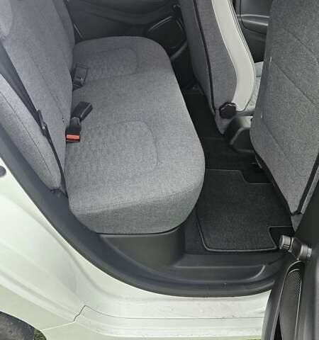 Белый Рено Зое, объемом двигателя 0 л и пробегом 51 тыс. км за 13300 $, фото 36 на Automoto.ua