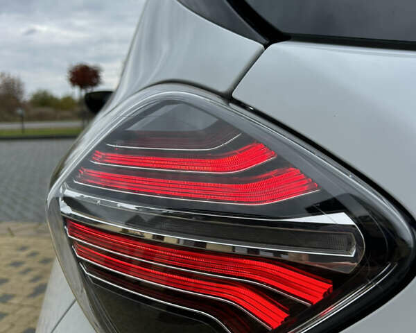 Белый Рено Зое, объемом двигателя 0 л и пробегом 95 тыс. км за 11650 $, фото 23 на Automoto.ua