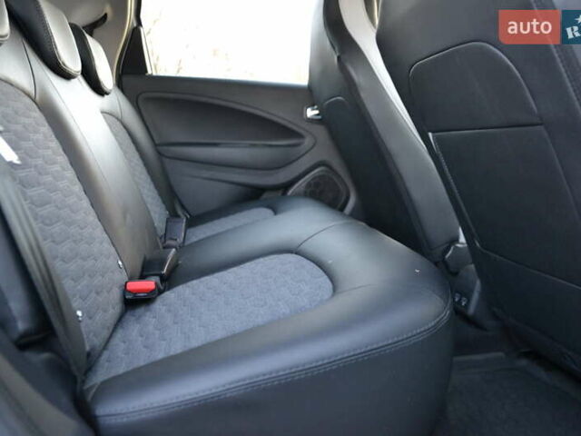 Белый Рено Зое, объемом двигателя 0 л и пробегом 50 тыс. км за 13999 $, фото 20 на Automoto.ua