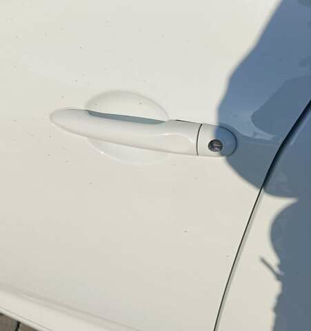 Білий Рено Зое, об'ємом двигуна 0 л та пробігом 117 тис. км за 12400 $, фото 15 на Automoto.ua