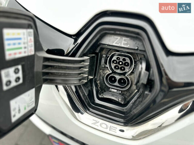 Рено Зое 2021 в Мукачеве на Automoto.ua Белый Рено Зое, объемом двигателя 0 л и пробегом 81 тыс. км за 11999 $, фото 2 на Automoto.ua