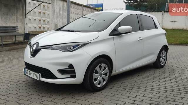 Белый Рено Зое, объемом двигателя 0 л и пробегом 76 тыс. км за 11000 $, фото 8 на Automoto.ua