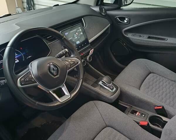 Белый Рено Зое, объемом двигателя 0 л и пробегом 130 тыс. км за 10350 $, фото 20 на Automoto.ua