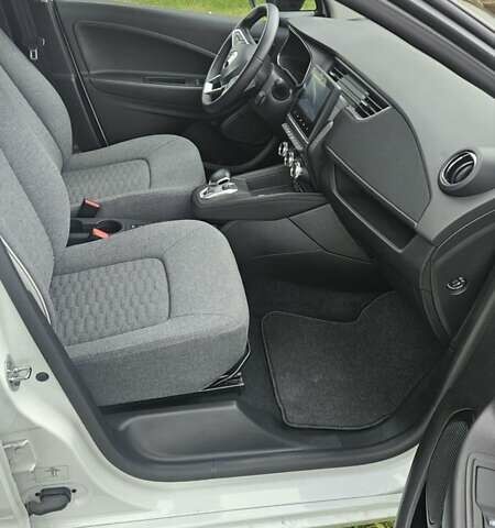 Белый Рено Зое, объемом двигателя 0 л и пробегом 51 тыс. км за 13300 $, фото 39 на Automoto.ua